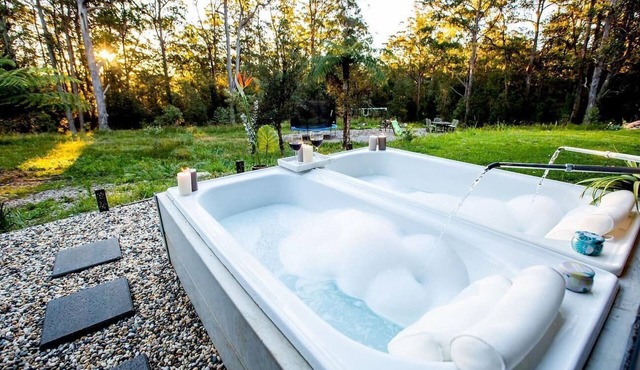 Dorrigo accommodation, twin outdoor baths under the stars,120 ac. river & walks
