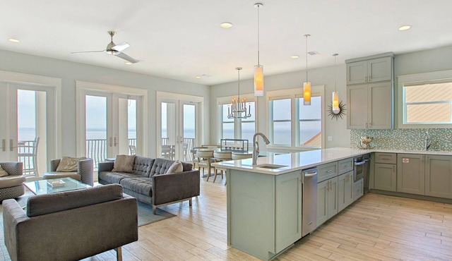 Dos Casas - Gulf-front Home with 2 Martini Pools and Beach Service