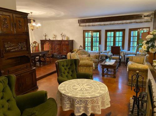 Dos chalets + 3 salones + calefacción + chimeneas (máx 21 personas)