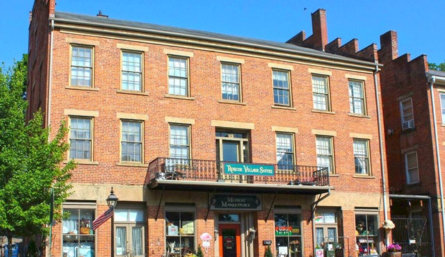 Dottie's Place in Heart of Historic Roscoe Village