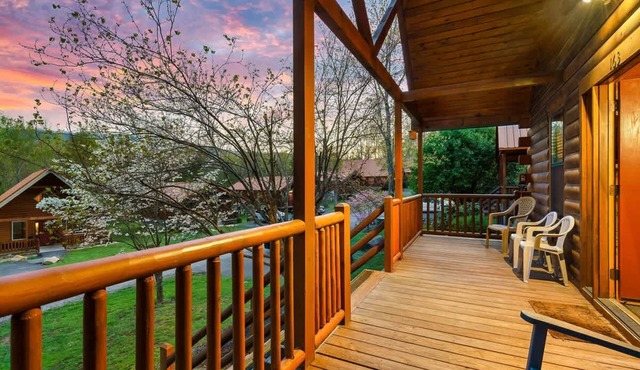 Dotties Place Cabin by Beyond Expectations With Hot Tub
