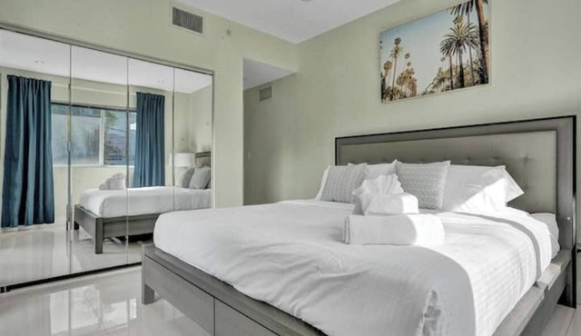 Double 4BD/4BA South Beach Villa Monaco W/Balcony