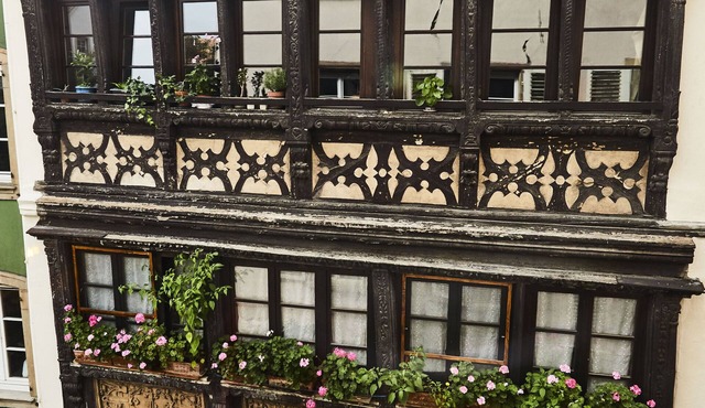 Double apartment with authentic charm in the heart of Cathedral City!