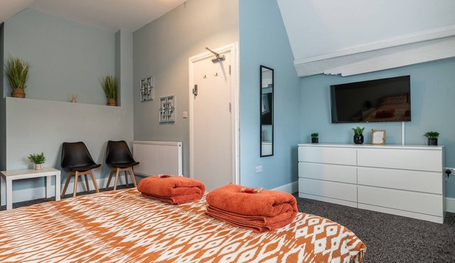 Double bedroom 1 with seating and work space