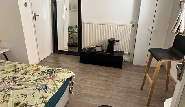 Double bedroom for 1 person fell like home Bus stop in front of the house &shops