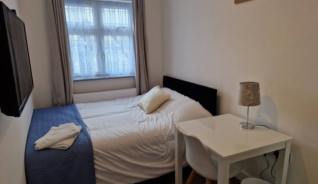 Double Bedroom, London, Sleeps 2