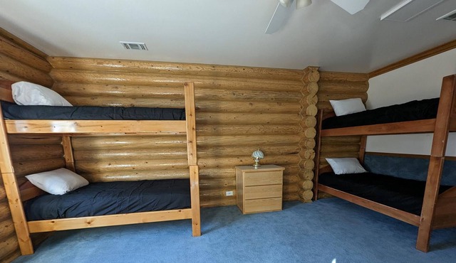 Double Bunkbeds in Rustic Cabin - Room 225