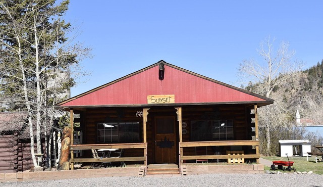 Double cabin with mountain views- Sunset/Sunrise Cabin