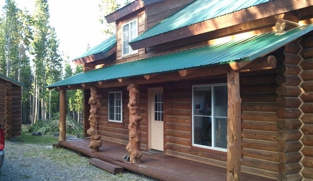 Double D Mountain Escape Family Cabin Close to Yellowstone!
