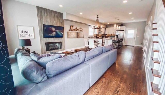Double Decker 3-Story Home - Full Backyard & 360 Rooftop Views!