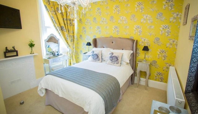 Double-Deluxe-Ensuite Shower-No kitchen Cariad