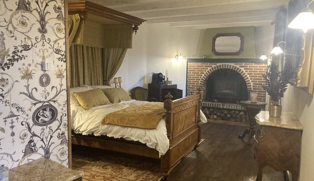 Double Deluxe Room (3)nNewly renovated, Seating area, spacious with river view.