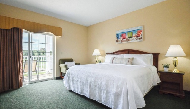 Double Deluxe Suites | Pool, Spa & Riverside Dining for Couples