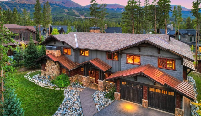 Double Diamond Lodge by the Nordic Ski Trails! Luxury, Views, Foosball, xBox, & Billiards