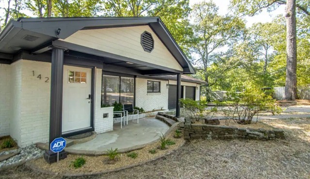 Double Diamond Rentals – Spectacular Home W/Land