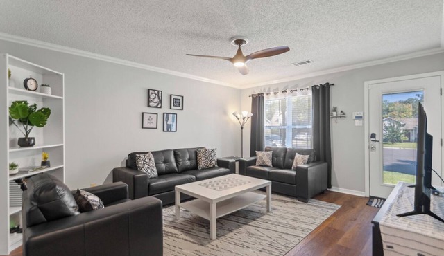 Double Diamond Rentals - Awesome Neighborhood, AFB