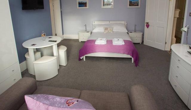 Double-Ensuite-Studio 1 Sofabed Dwynwen Studio