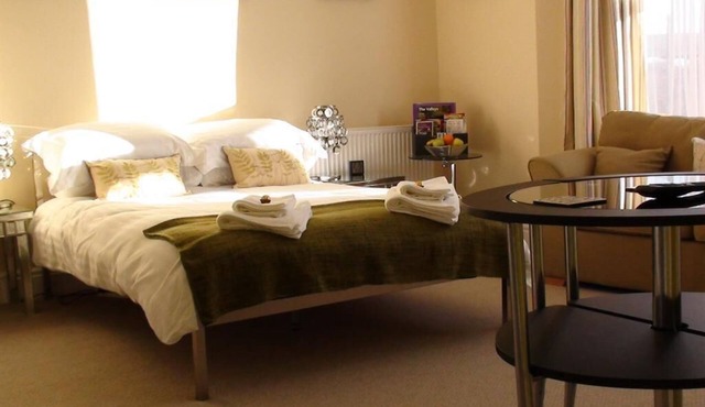 Double-Ensuite- 2 Split Level Sofa Myfanwy Studio