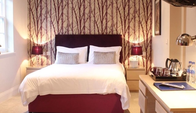 Double Ensuite with Bath and Walk-in Shower