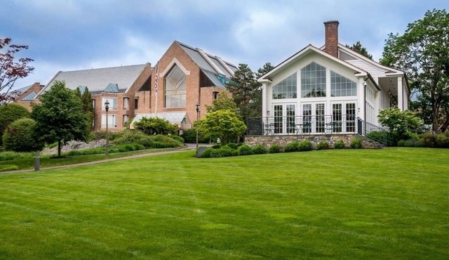 Double Guestroom Stay | Steps to Hudson Riverwalk, Dining & Scenic Trails