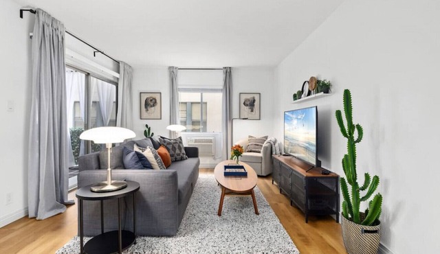 Double King Suite with Patio Dining and Parking