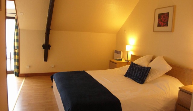 Double or Twin-Standard-Private Bathroom-Courtyard view