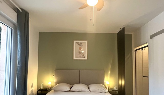 Double or Twin-Deluxe-Ensuite-Pool view