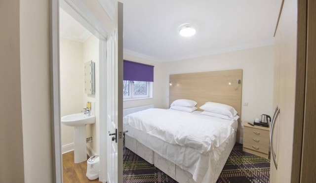 Double or Twin Ensuite with Shower at The Bay Horse