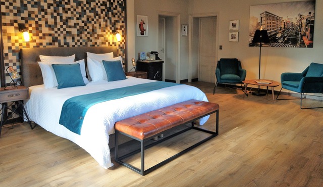 Double or Twin-Oversized-Ensuite with Shower-Garden view