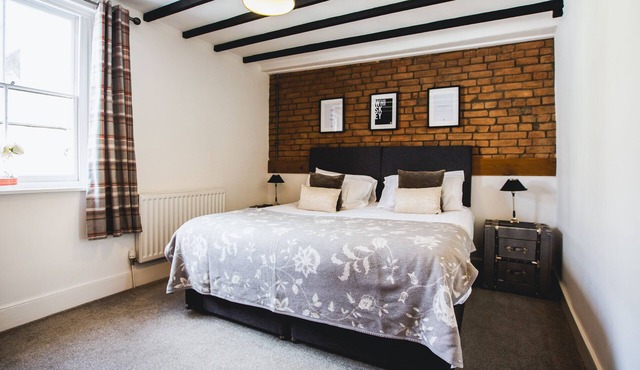 Double or Twin Private Bathroom at No.8 Accommodation