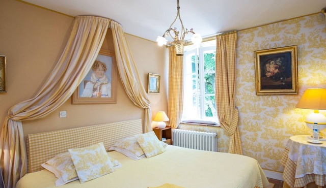 Double or Twin-Private Bathroom-Ségur