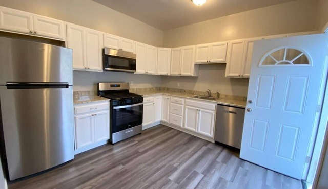 Double Play Apt 2 - All Star Baseball Rentals