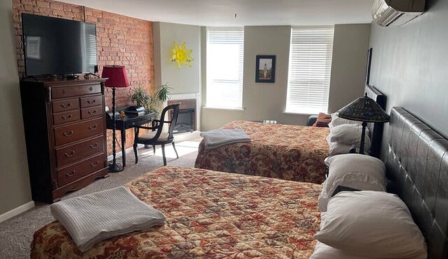 Double Queen Guestroom