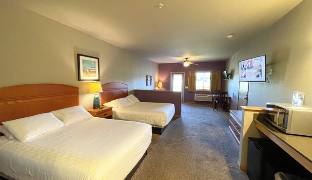 Double Queen Hotel Room @ Spring Brook Resort