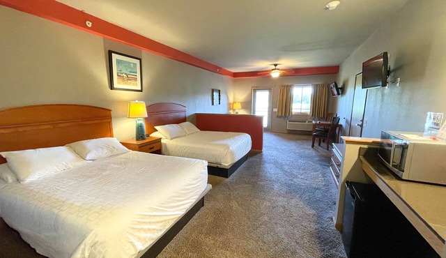 Double Queen Hotel Room @ Spring Brook Resort