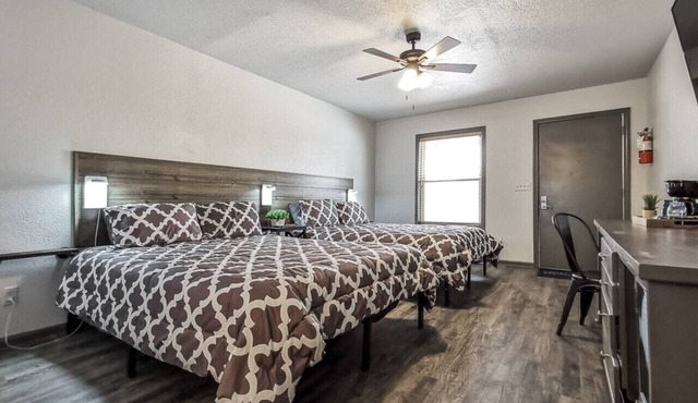 Double Queen Hotel Room
