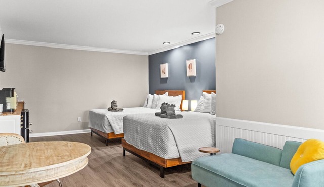 Double Queen Room Hotel- 2 Pools, Near Beach/Boardwalk, No Pets Allowed