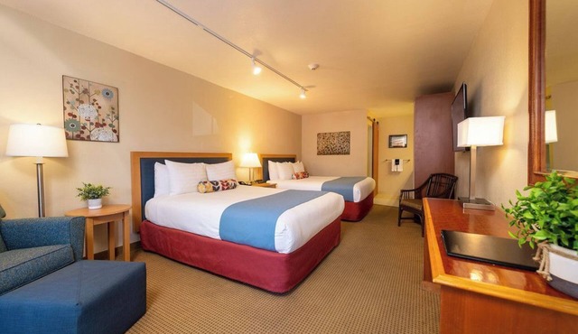 Double Queen Room – Family-Friendly Comfort in Downtown Leavenworth