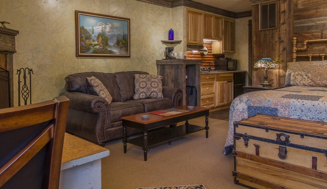 DOUBLE QUEEN SUITE IN THE BAILEY LODGE