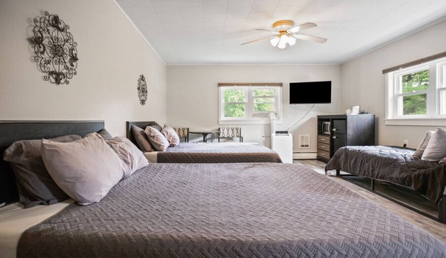 Double Queen + Twin | Motel Suite Near Wellsboro