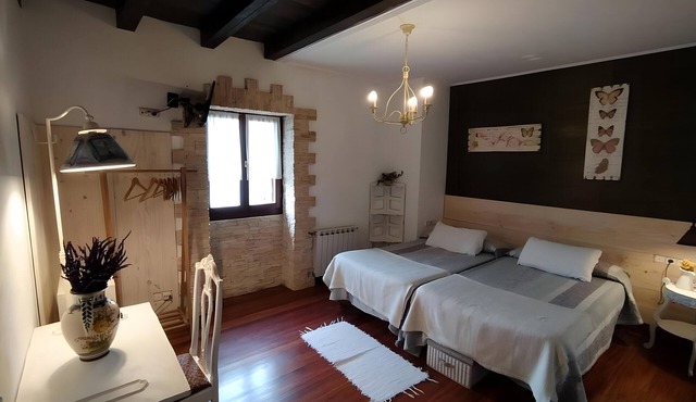 'Double Room 1' with Mountain Views, Private Garden and Wi-Fi