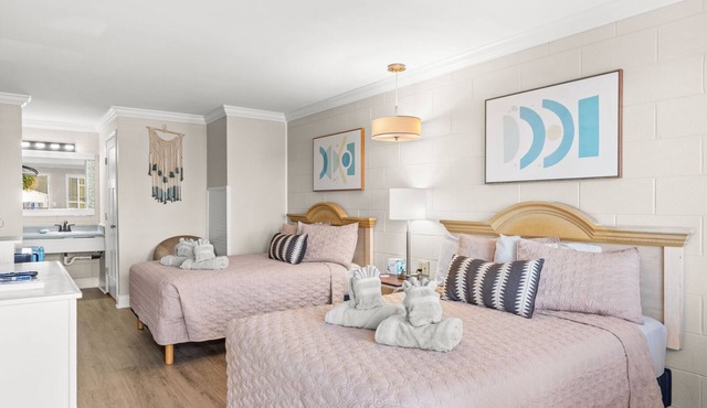 Double Room Hotel- 2 Pools, Near Beach/Boardwalk, No Pets Allowed