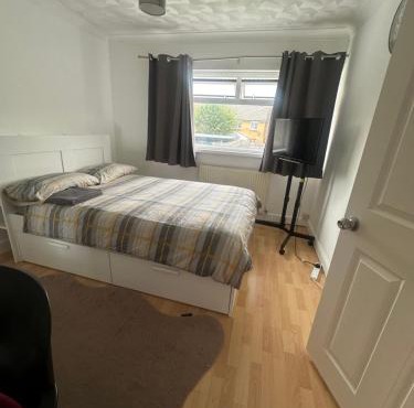 Double Room in a 3-bed house