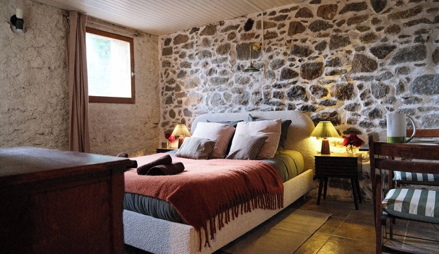 Double room in a village house in Corbara