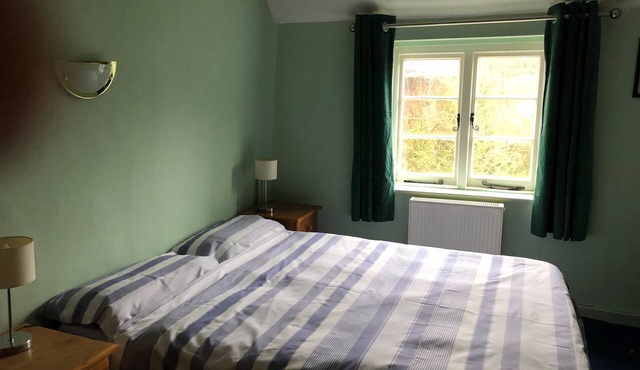Double Room in Character Cottage - With Parking