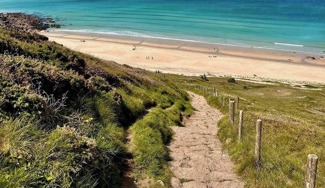 Double room in my apartment by the beach