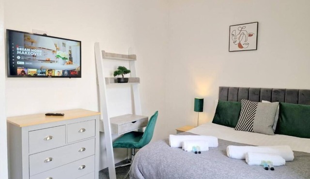 Double room Modern Ensuite with Bath RM 3