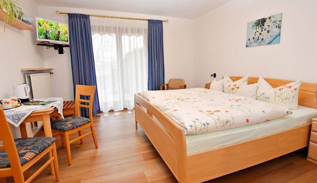 Double room No. 2 - Gästehaus Bergfrieden in Bad Bayersoien
