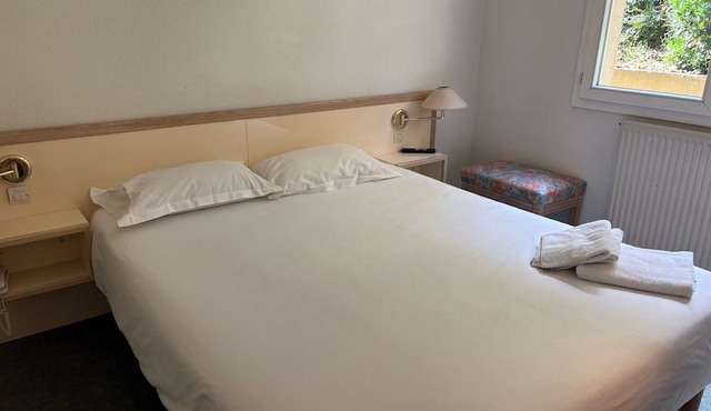 Double Room Nº102 Clos des Monts Lyonnais