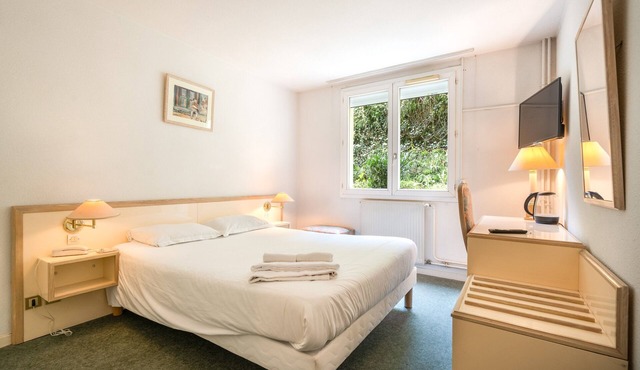 Double Room Nº103 Clos des Monts Lyonnais